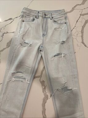 American Eagle Outfitters Light Wash High-Rise Women’s Jeans